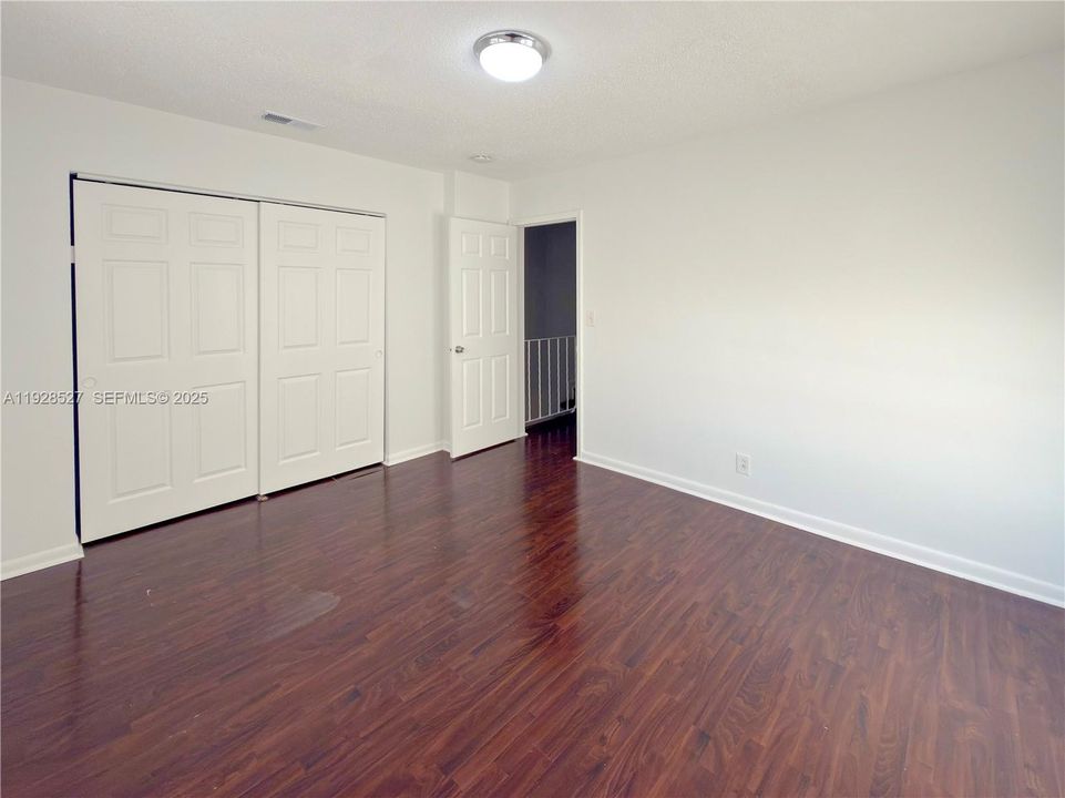 For Rent: $1,850 (2 beds, 1 baths, 940 Square Feet)
