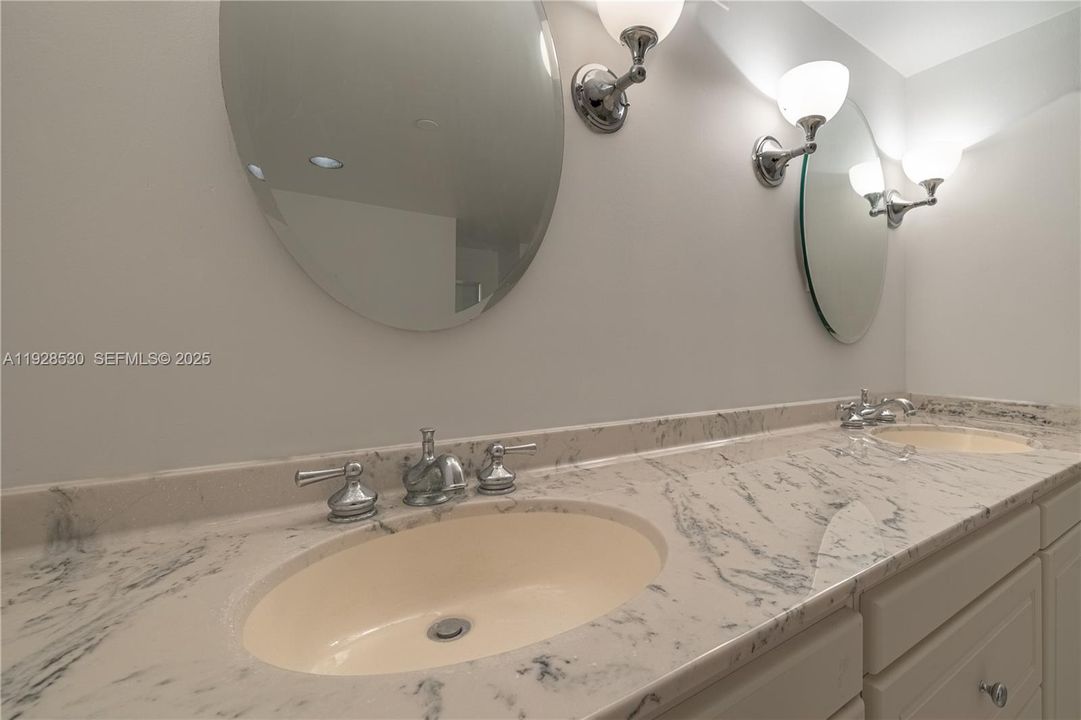 В аренду: $4,500 (2 спален, 2 ванн, 1469 Квадратных фут)