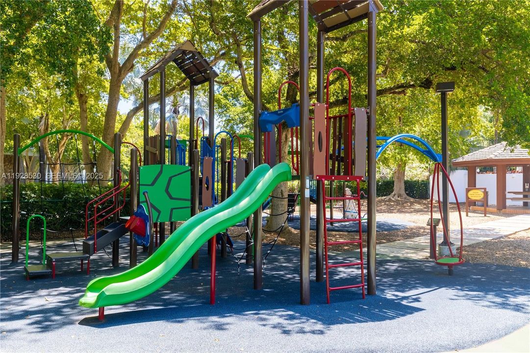 В аренду: $4,500 (2 спален, 2 ванн, 1469 Квадратных фут)