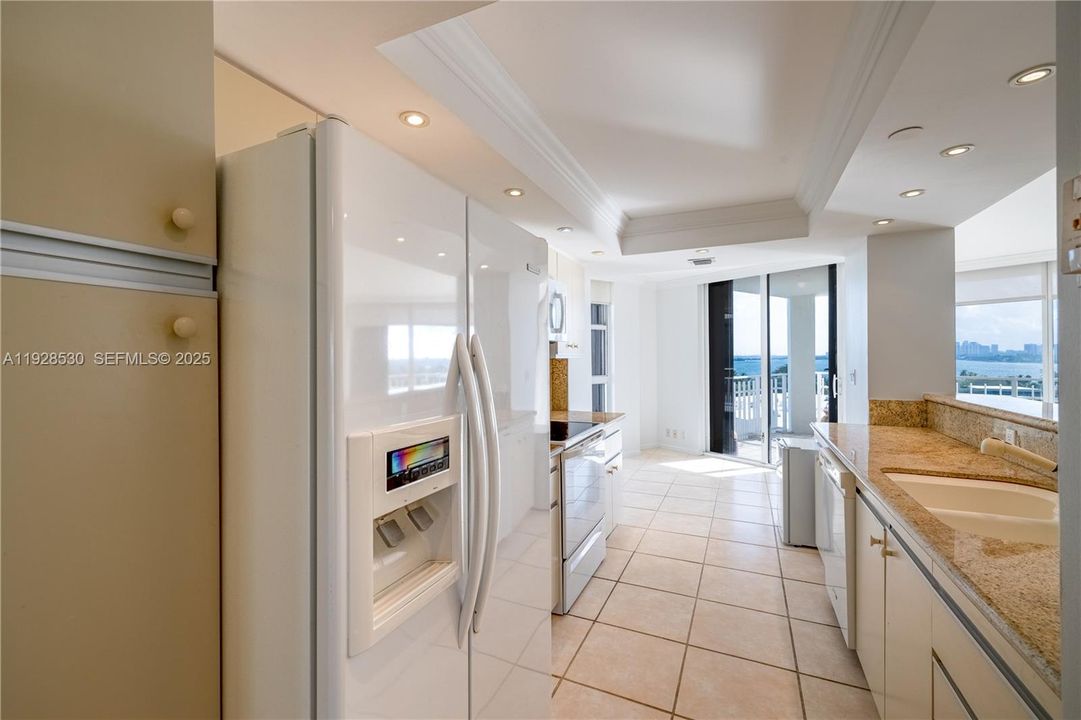 В аренду: $4,500 (2 спален, 2 ванн, 1469 Квадратных фут)