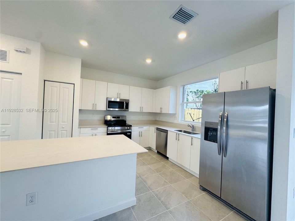 For Rent: $2,500 (3 beds, 2 baths, 0 Square Feet)