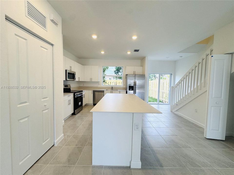 For Rent: $2,500 (3 beds, 2 baths, 0 Square Feet)