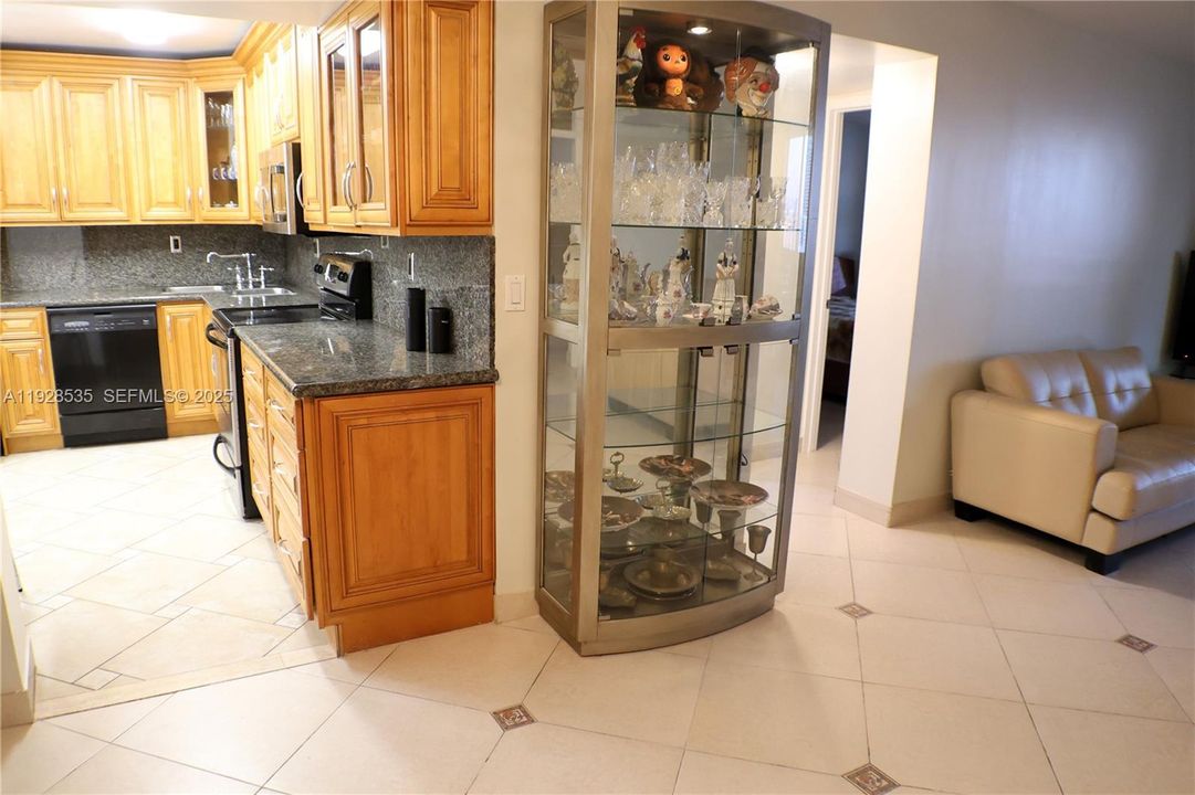 For Rent: $2,800 (2 beds, 2 baths, 1100 Square Feet)