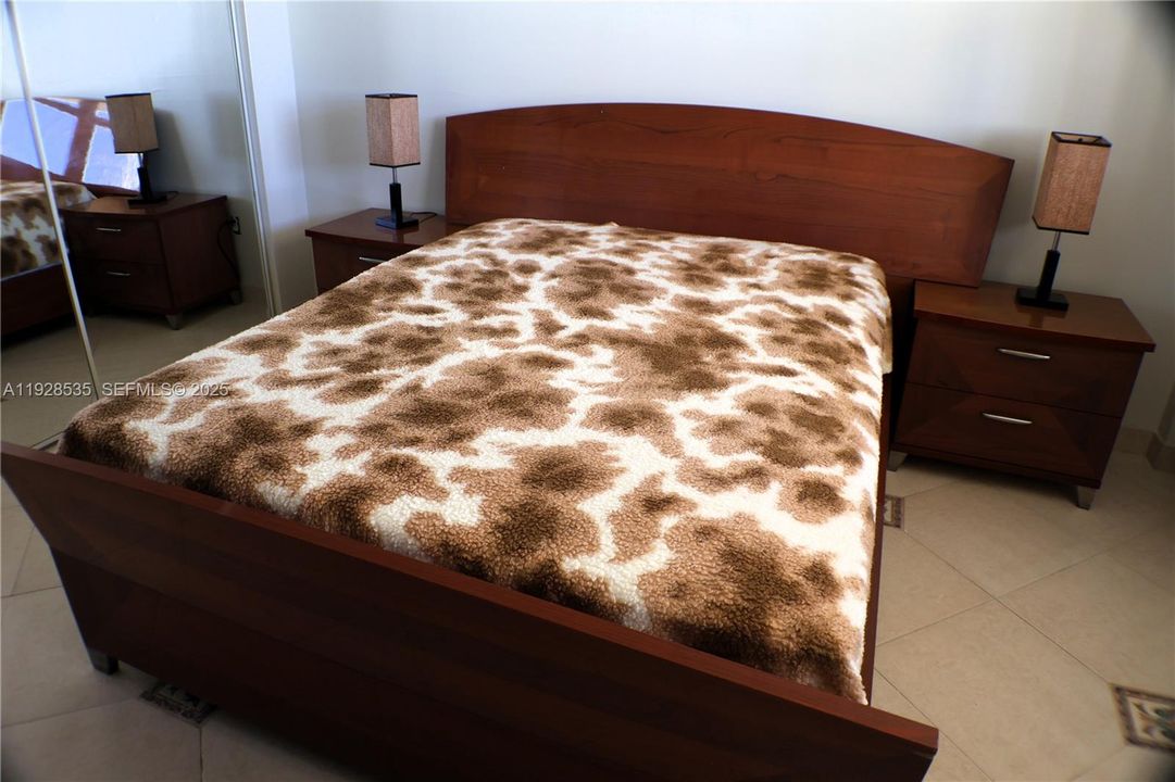 For Rent: $2,800 (2 beds, 2 baths, 1100 Square Feet)