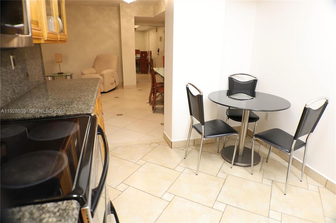 For Rent: $2,800 (2 beds, 2 baths, 1100 Square Feet)