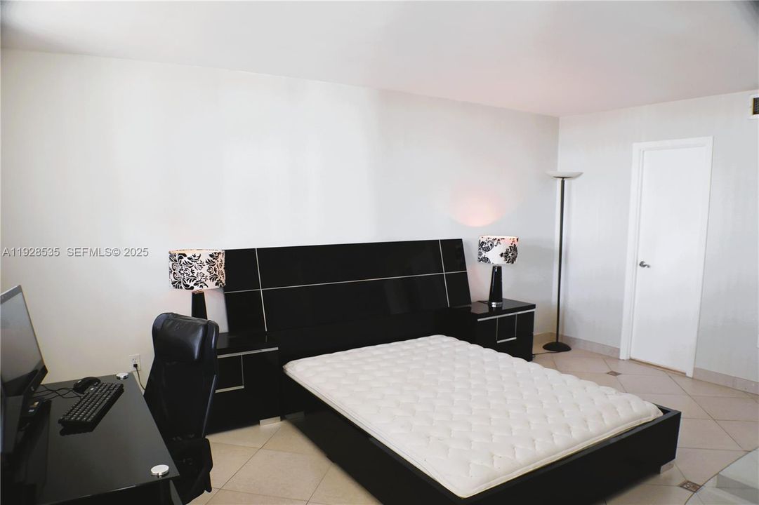 For Rent: $2,800 (2 beds, 2 baths, 1100 Square Feet)