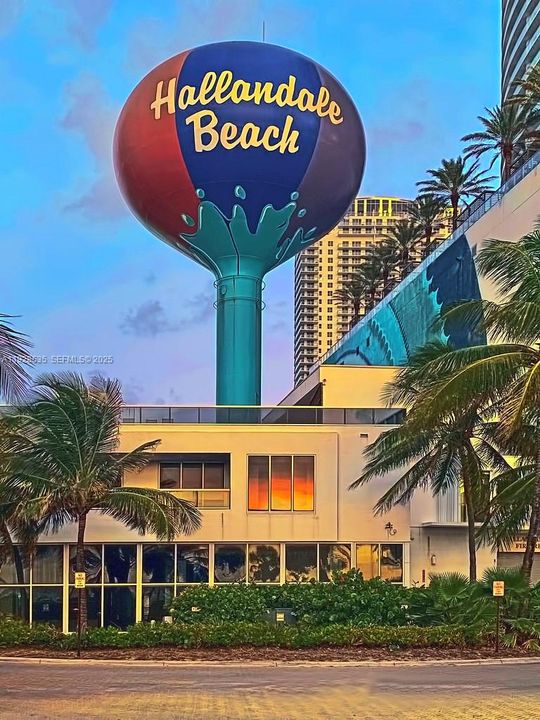 For Rent: $2,800 (2 beds, 2 baths, 1100 Square Feet)