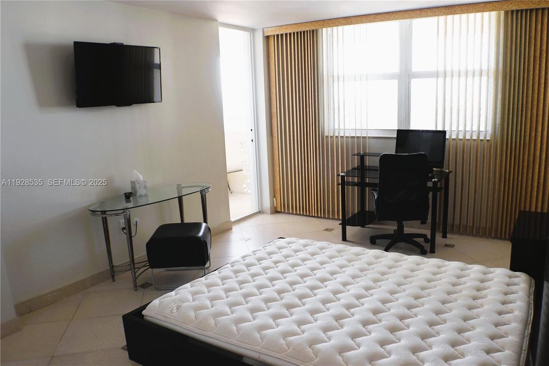 For Rent: $2,800 (2 beds, 2 baths, 1100 Square Feet)