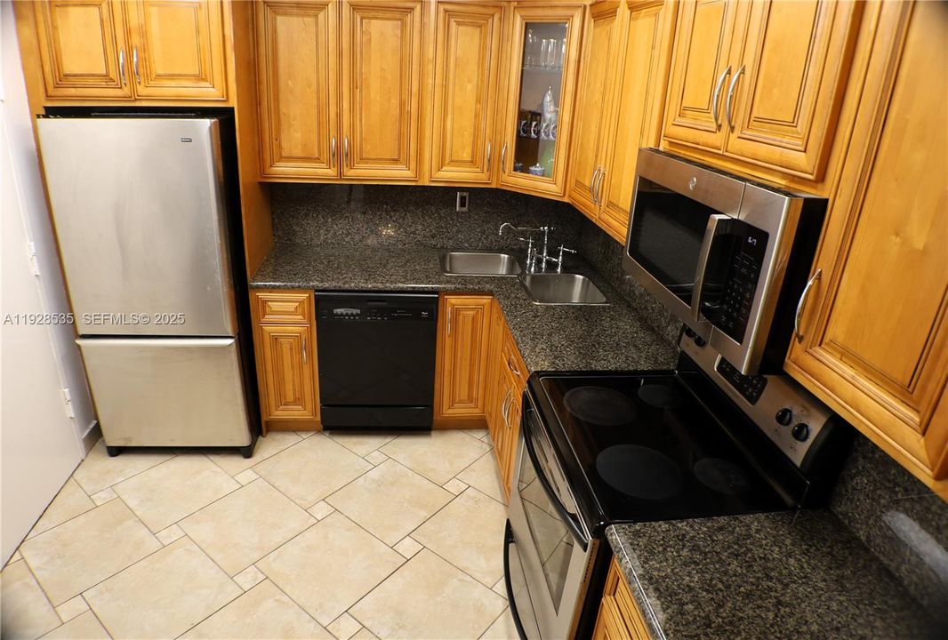 For Rent: $2,800 (2 beds, 2 baths, 1100 Square Feet)