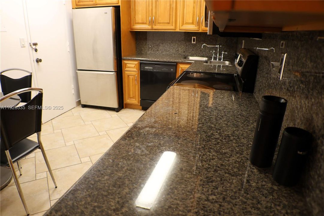 For Rent: $2,800 (2 beds, 2 baths, 1100 Square Feet)