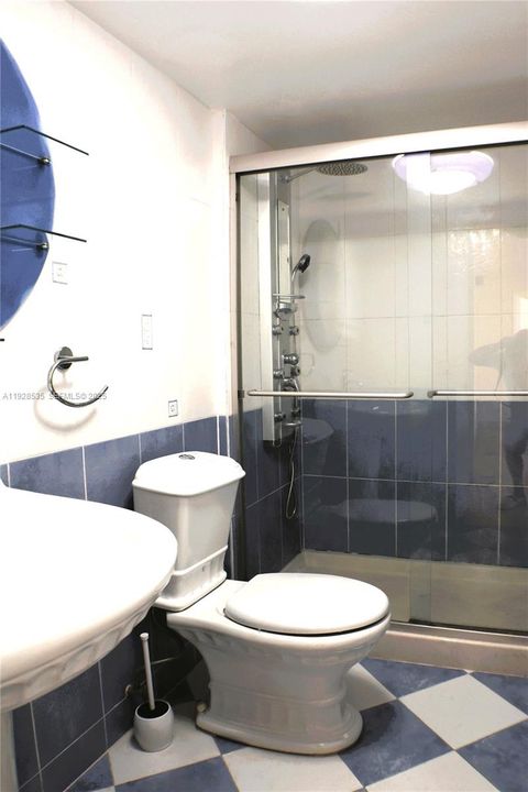 For Rent: $2,800 (2 beds, 2 baths, 1100 Square Feet)