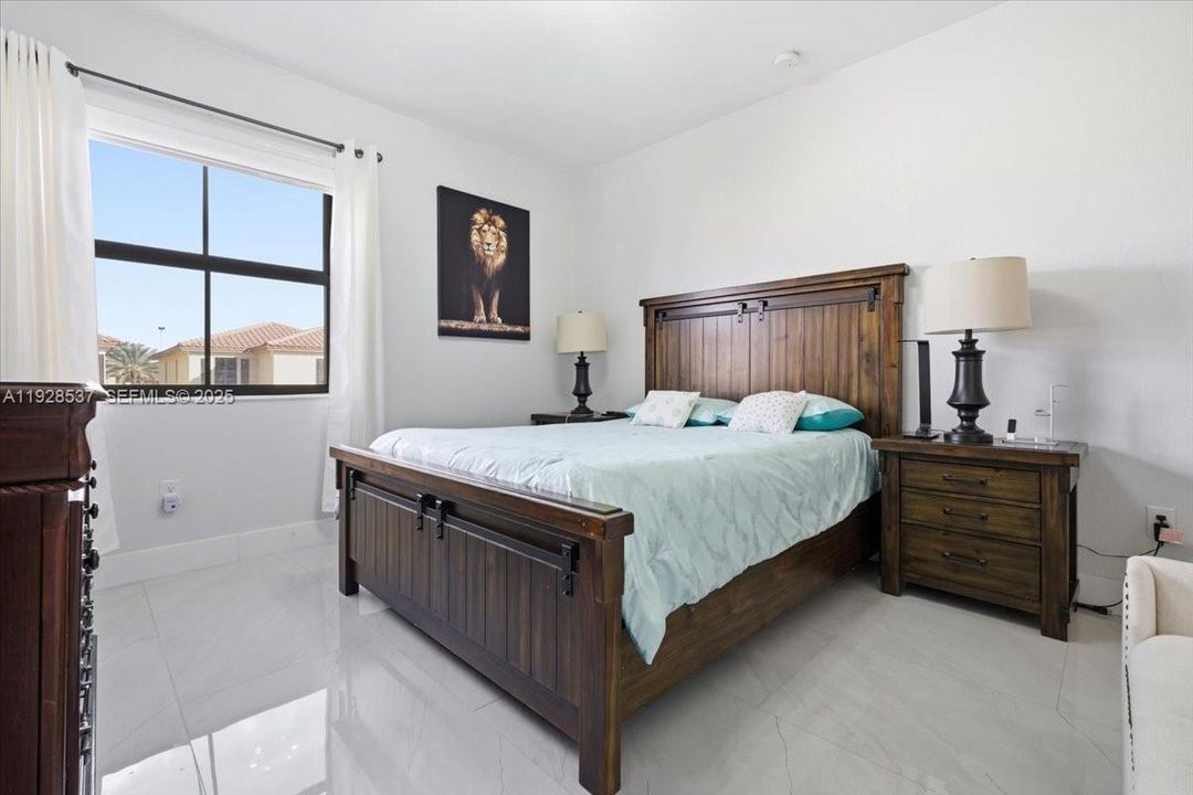 待售: $895,000 (5 贝兹, 4 浴室, 3084 平方英尺)