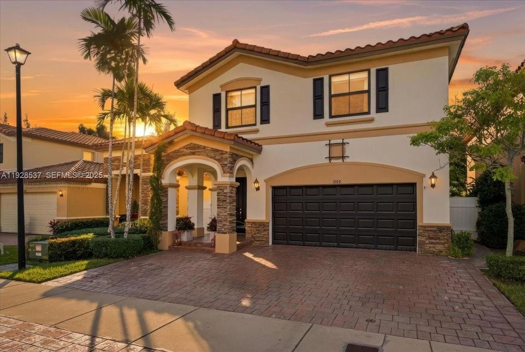 待售: $895,000 (5 贝兹, 4 浴室, 3084 平方英尺)