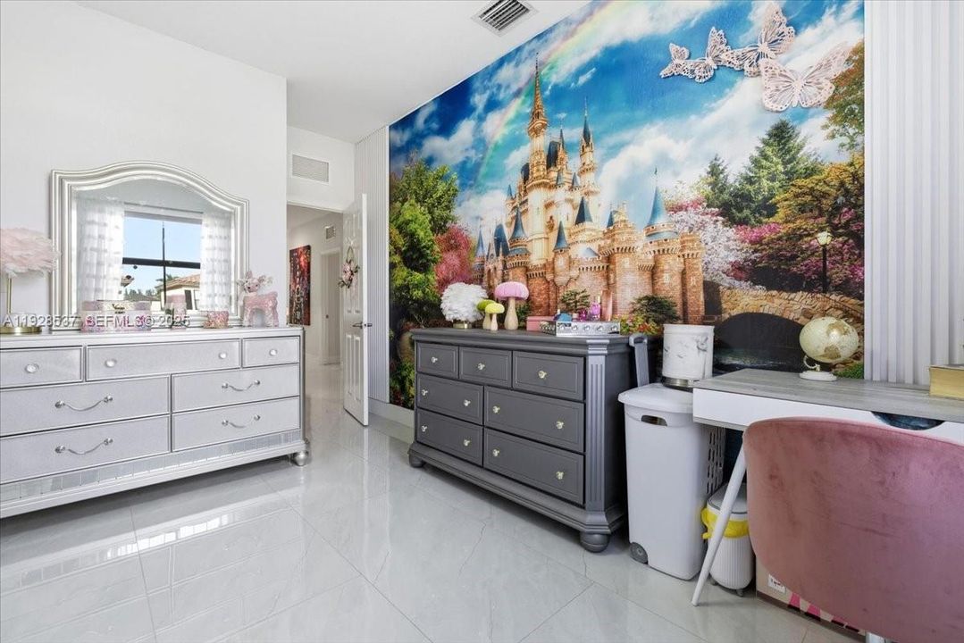 待售: $895,000 (5 贝兹, 4 浴室, 3084 平方英尺)