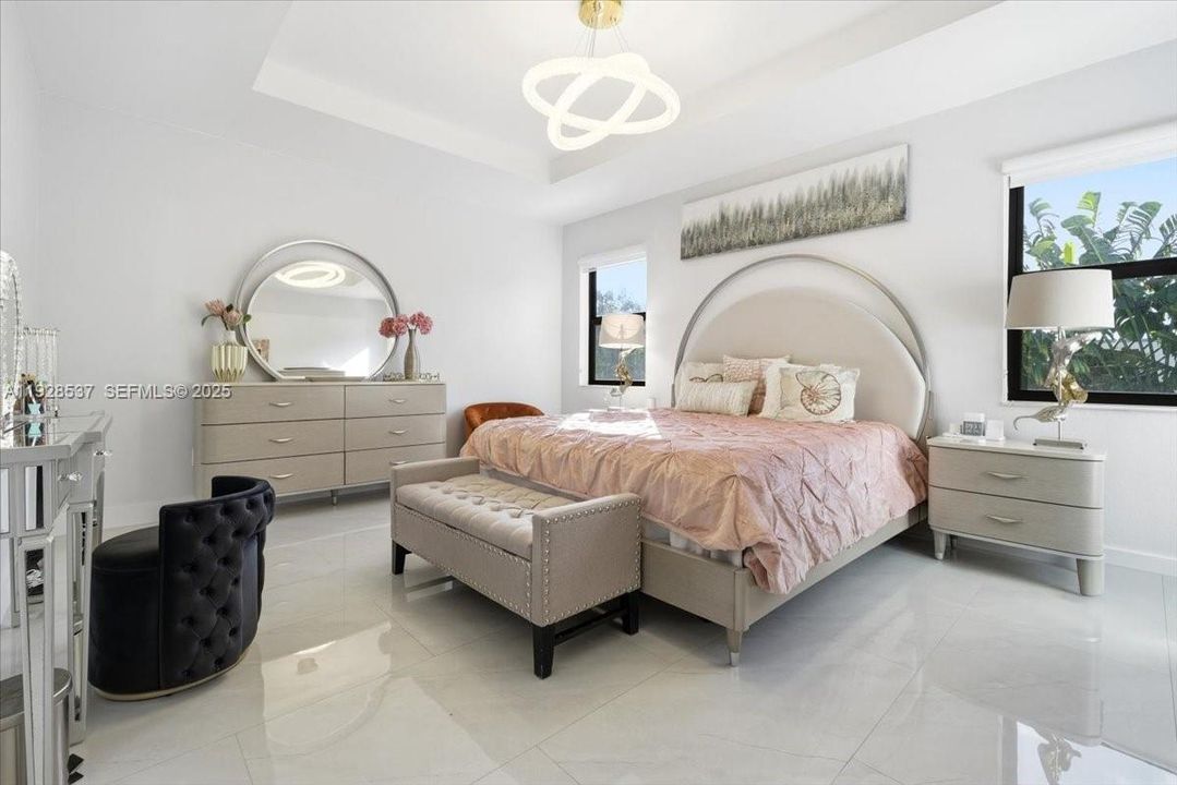 待售: $895,000 (5 贝兹, 4 浴室, 3084 平方英尺)