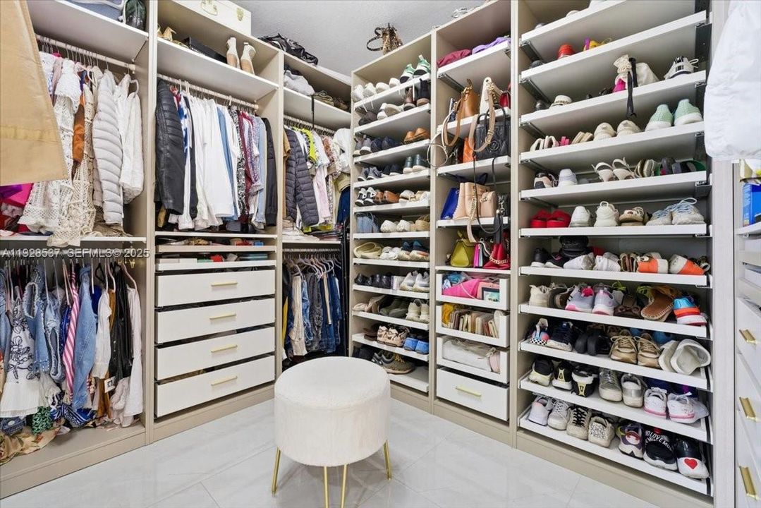 待售: $895,000 (5 贝兹, 4 浴室, 3084 平方英尺)