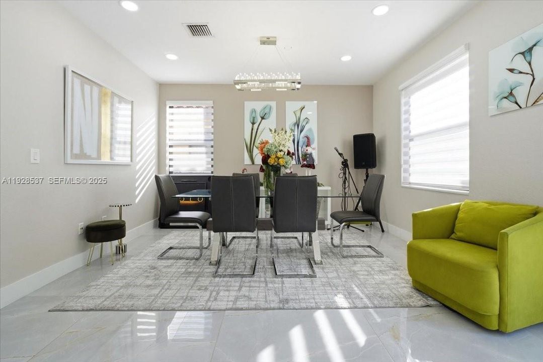 待售: $895,000 (5 贝兹, 4 浴室, 3084 平方英尺)