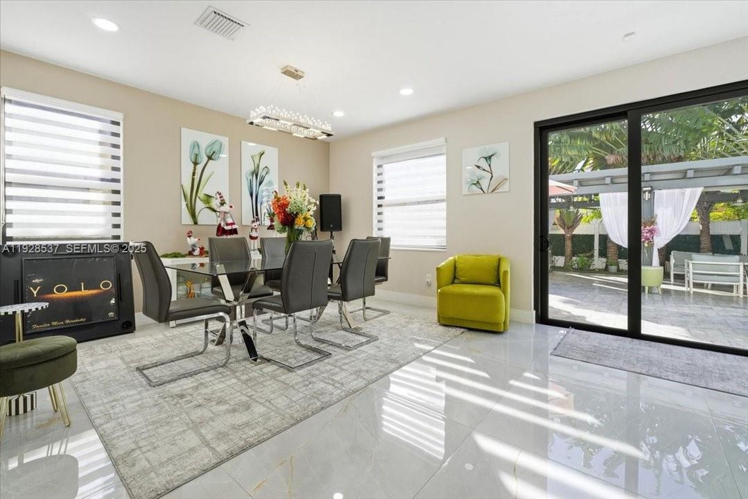 待售: $895,000 (5 贝兹, 4 浴室, 3084 平方英尺)