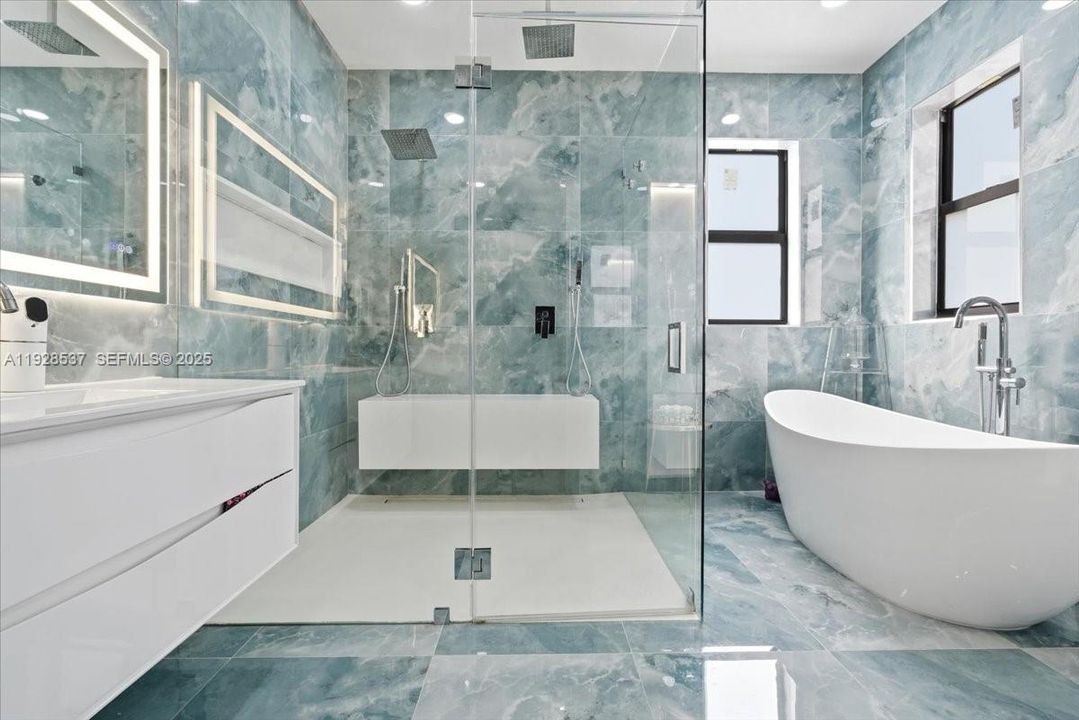 待售: $895,000 (5 贝兹, 4 浴室, 3084 平方英尺)