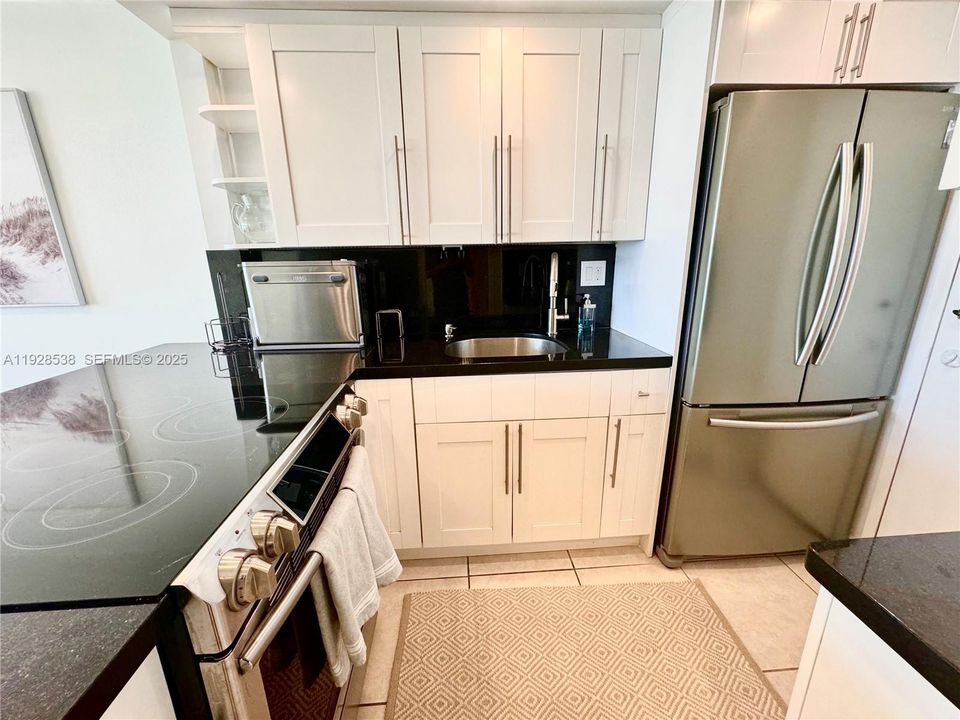 В аренду: $2,300 (0 спален, 1 ванн, 566 Квадратных фут)