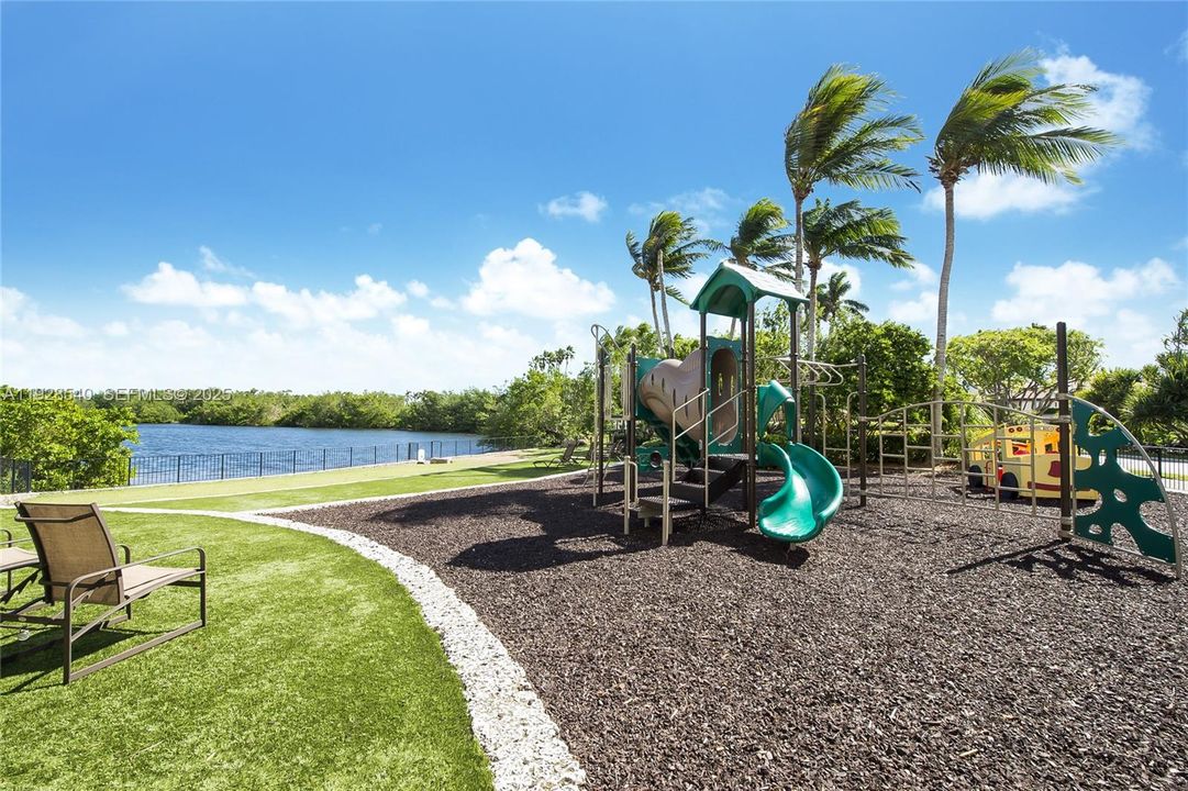 В аренду: $12,000 (3 спален, 3 ванн, 2740 Квадратных фут)