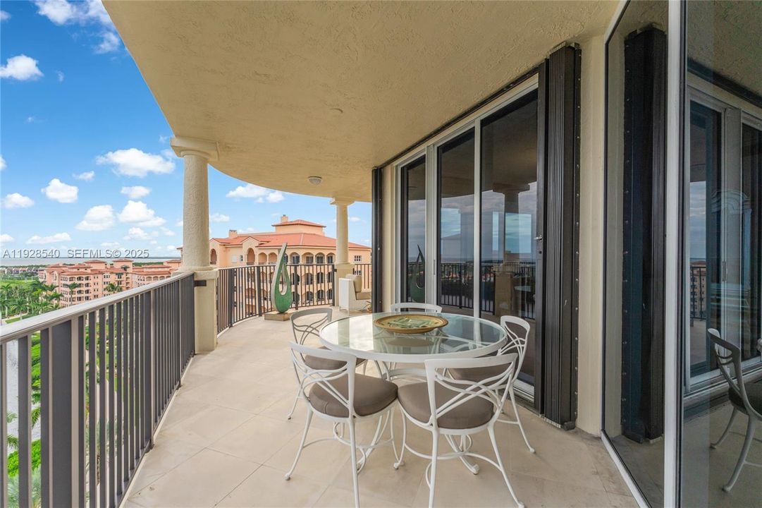 В аренду: $12,000 (3 спален, 3 ванн, 2740 Квадратных фут)