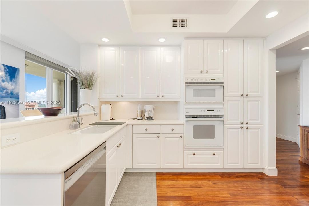 В аренду: $12,000 (3 спален, 3 ванн, 2740 Квадратных фут)