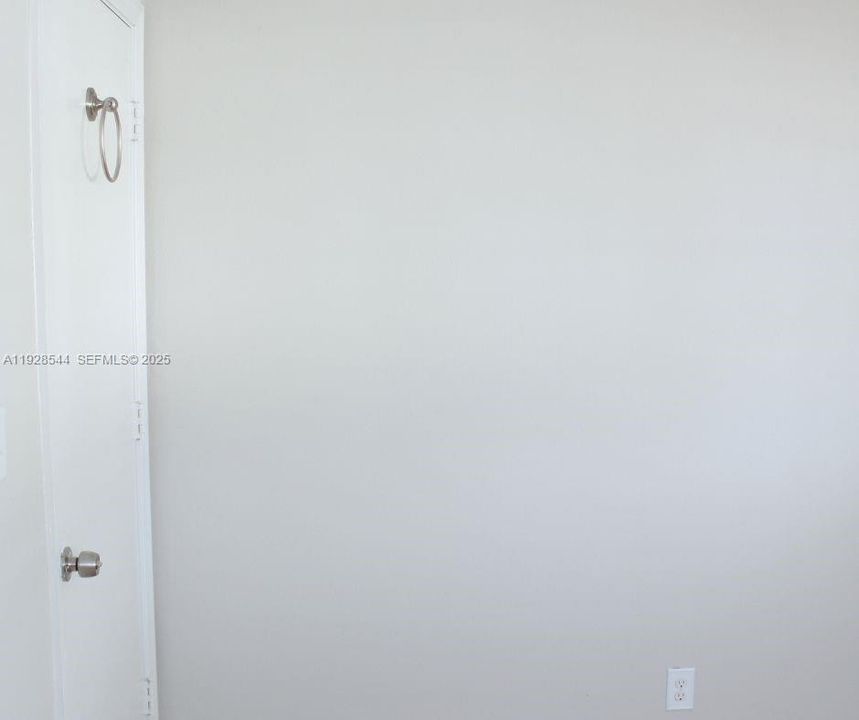 待售: $299,000 (2 贝兹, 1 浴室, 868 平方英尺)