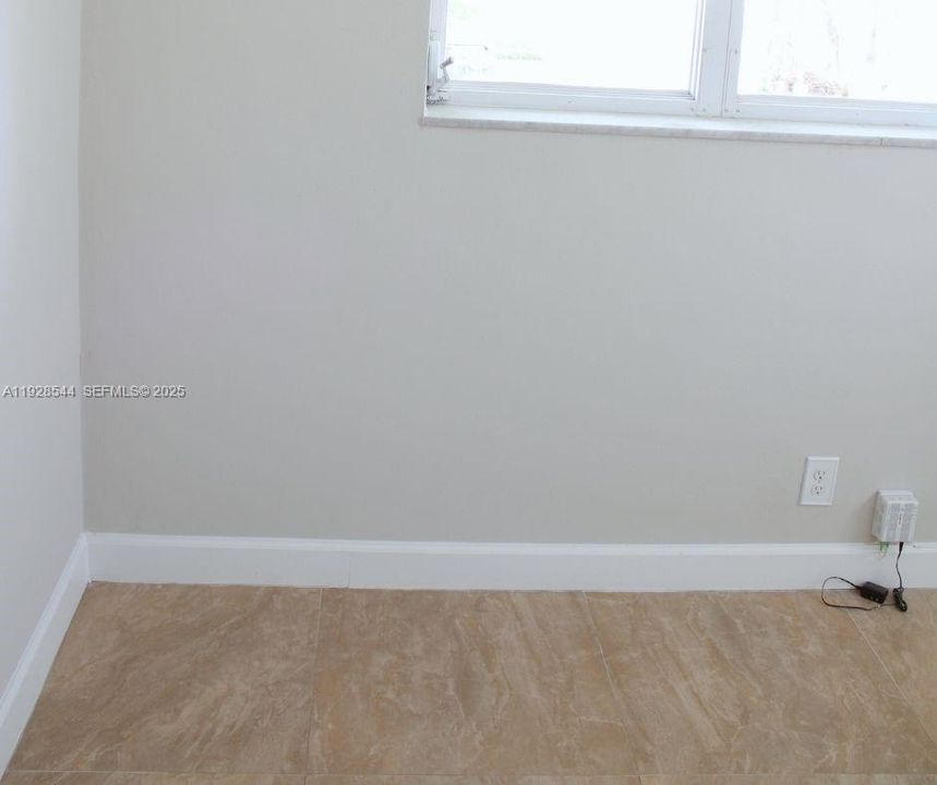 待售: $299,000 (2 贝兹, 1 浴室, 868 平方英尺)