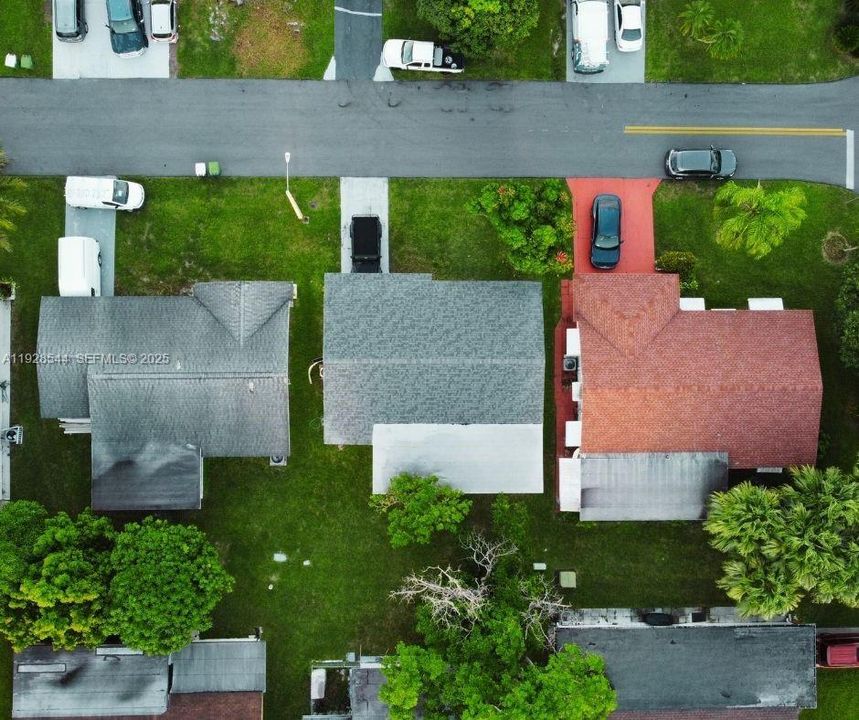 待售: $299,000 (2 贝兹, 1 浴室, 868 平方英尺)