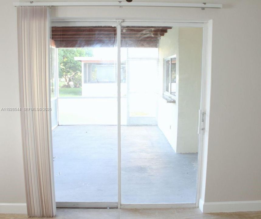 待售: $299,000 (2 贝兹, 1 浴室, 868 平方英尺)