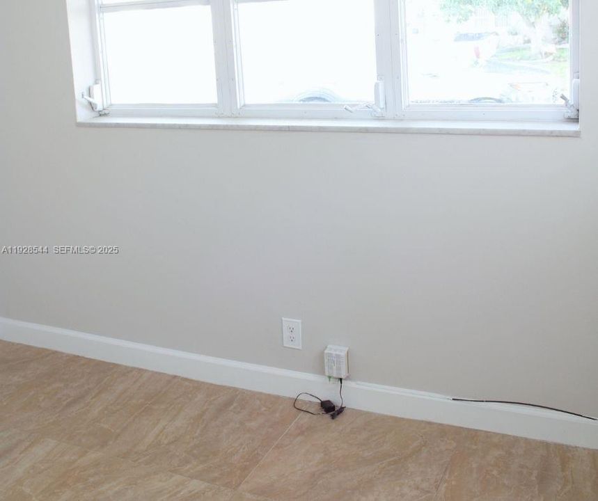 待售: $299,000 (2 贝兹, 1 浴室, 868 平方英尺)