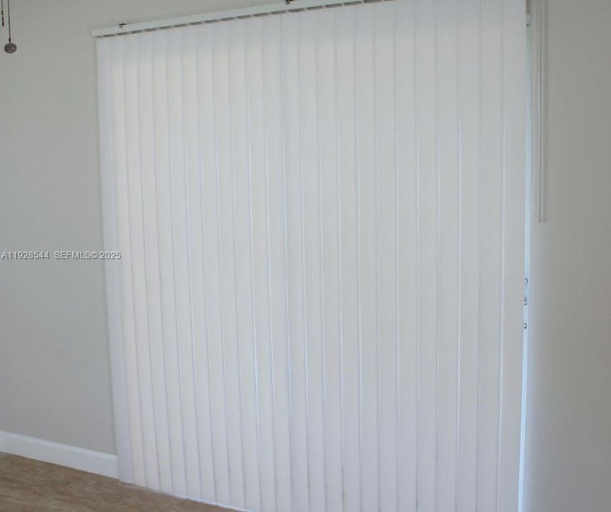 待售: $299,000 (2 贝兹, 1 浴室, 868 平方英尺)