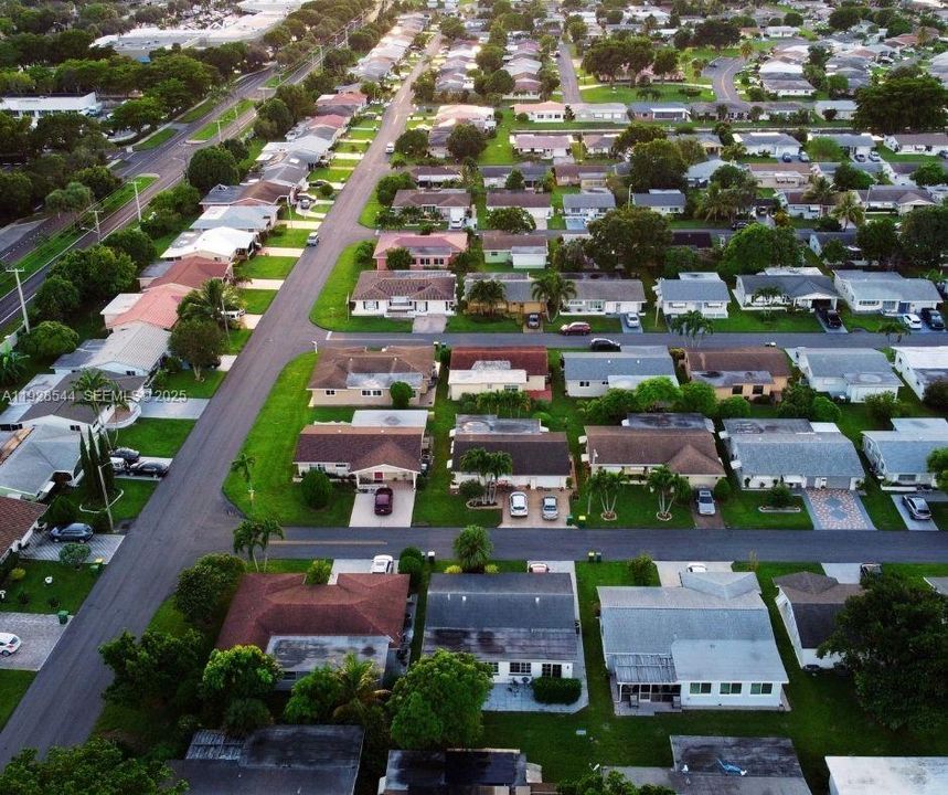 待售: $299,000 (2 贝兹, 1 浴室, 868 平方英尺)