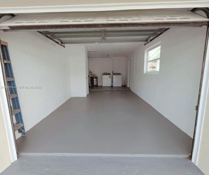 待售: $299,000 (2 贝兹, 1 浴室, 868 平方英尺)