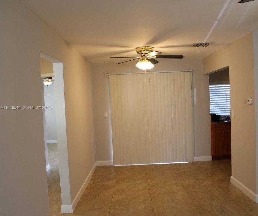 待售: $299,000 (2 贝兹, 1 浴室, 868 平方英尺)