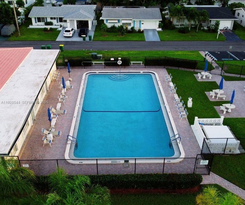 待售: $299,000 (2 贝兹, 1 浴室, 868 平方英尺)