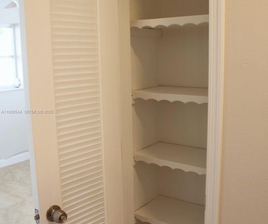 待售: $299,000 (2 贝兹, 1 浴室, 868 平方英尺)