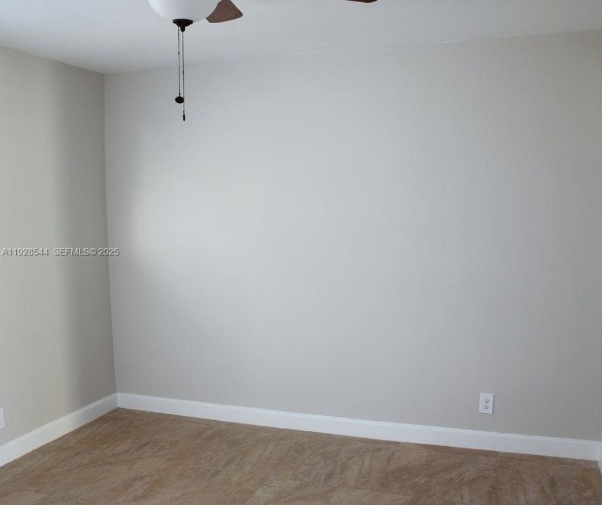 待售: $299,000 (2 贝兹, 1 浴室, 868 平方英尺)