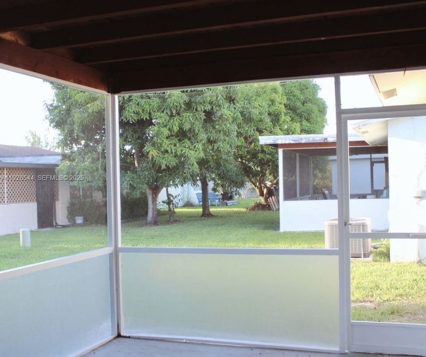 待售: $299,000 (2 贝兹, 1 浴室, 868 平方英尺)