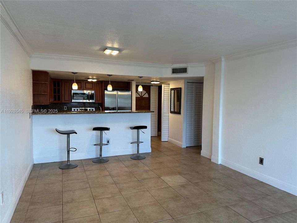 В аренду: $2,000 (1 спален, 1 ванн, 703 Квадратных фут)