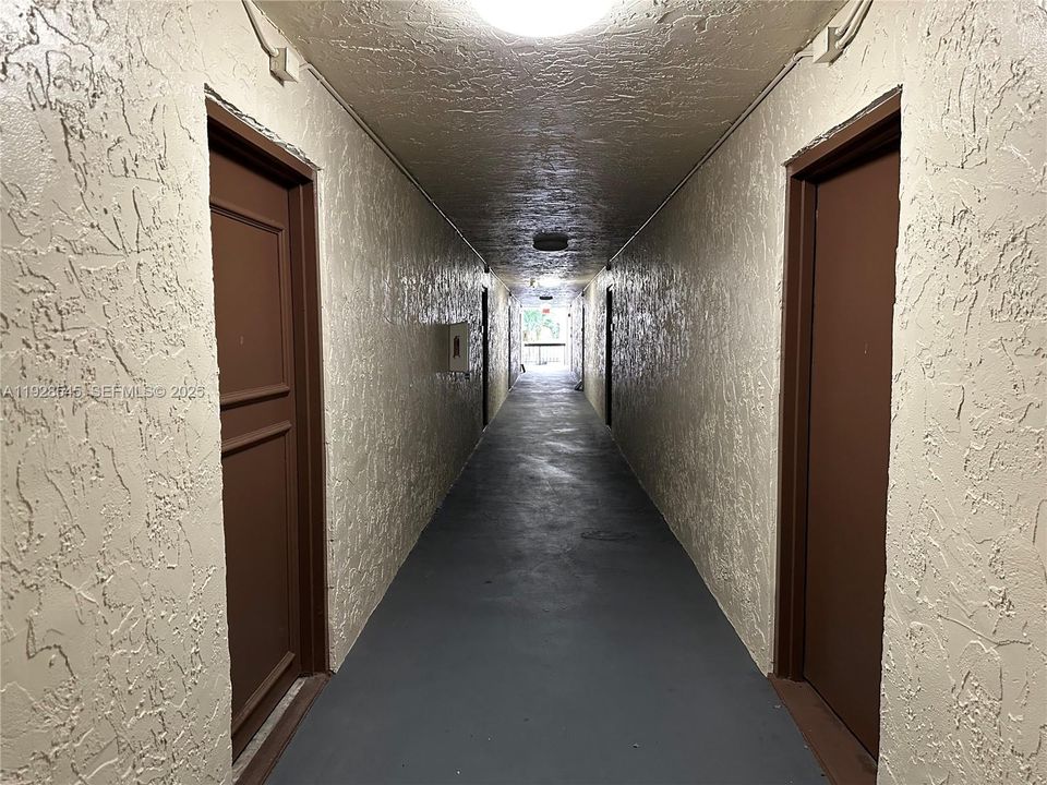 В аренду: $2,000 (1 спален, 1 ванн, 703 Квадратных фут)