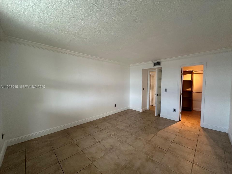 В аренду: $2,000 (1 спален, 1 ванн, 703 Квадратных фут)