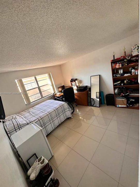 For Rent: $2,250 (2 beds, 2 baths, 1060 Square Feet)