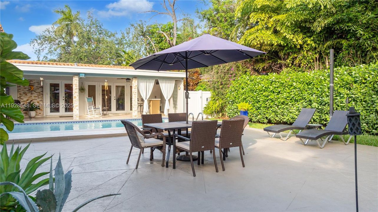 For Sale: $2,399,000 (6 beds, 3 baths, 2967 Square Feet)