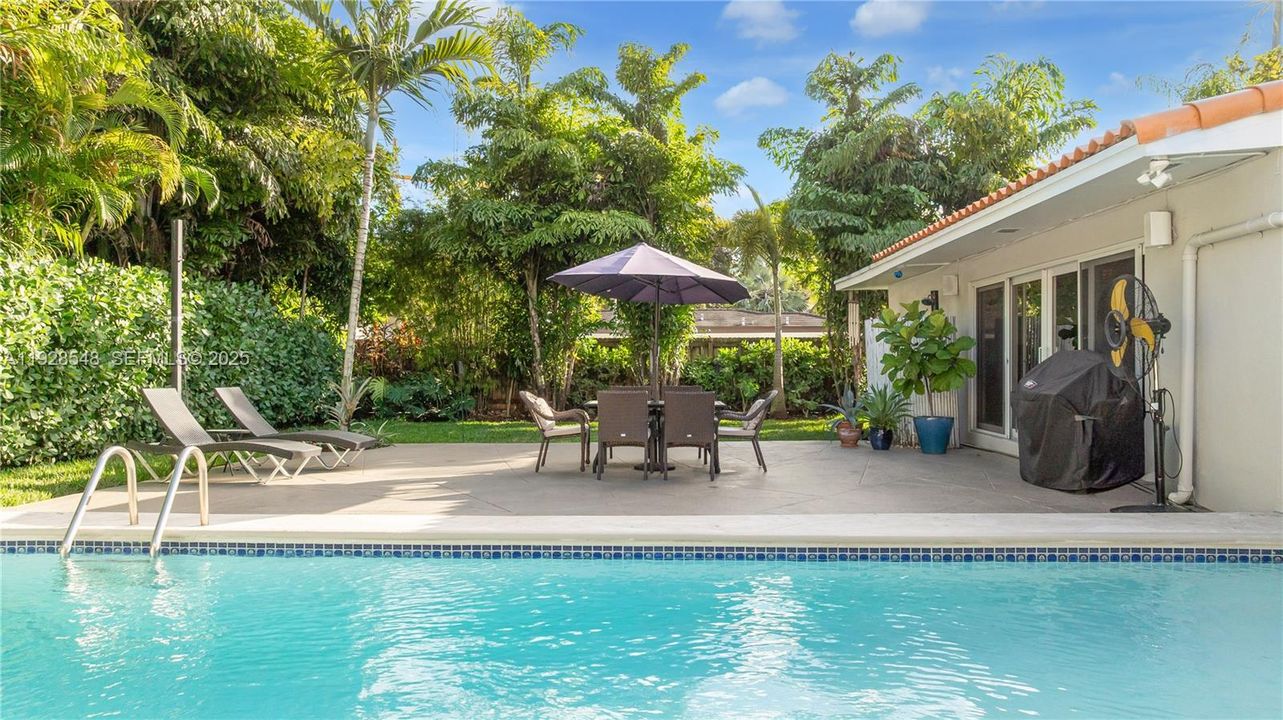 For Sale: $2,399,000 (6 beds, 3 baths, 2967 Square Feet)