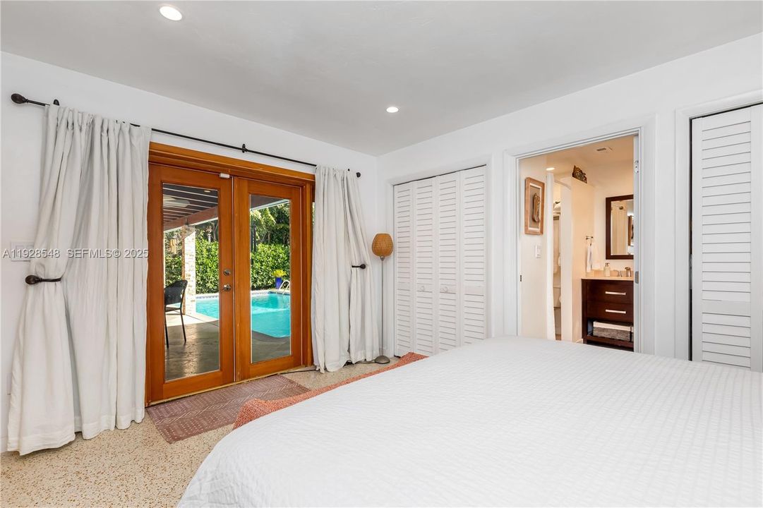 For Sale: $2,399,000 (6 beds, 3 baths, 2967 Square Feet)