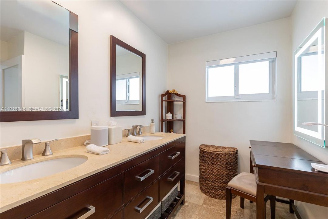 For Sale: $2,399,000 (6 beds, 3 baths, 2967 Square Feet)