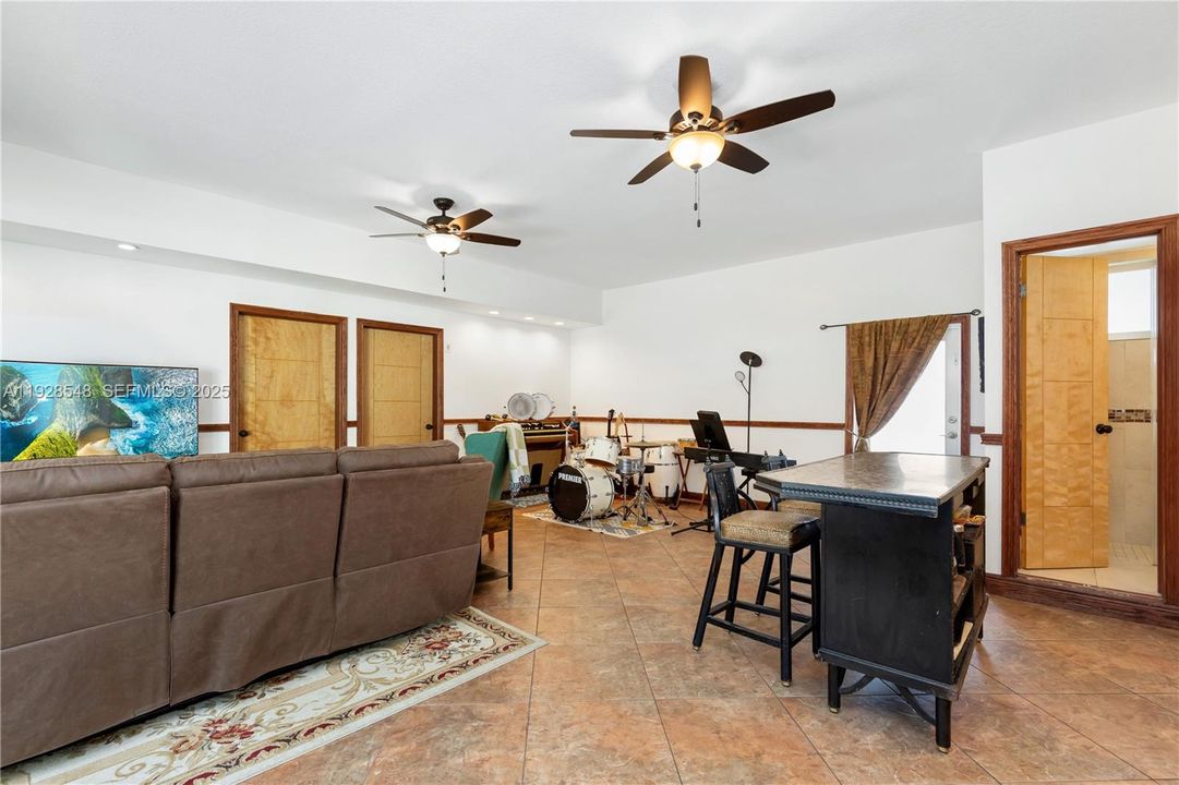 For Sale: $2,399,000 (6 beds, 3 baths, 2967 Square Feet)