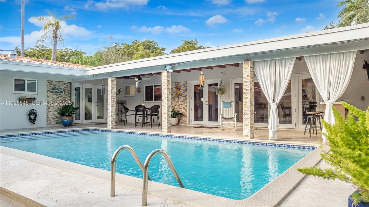 For Sale: $2,399,000 (6 beds, 3 baths, 2967 Square Feet)